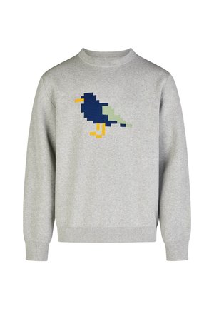 Grauer Strickpullover mit einem Pixel-Art-Vogeldesign in Dunkelblau, Hellgrün und Gelb auf der Vorderseite. Gerippte Bündchen und Saum.