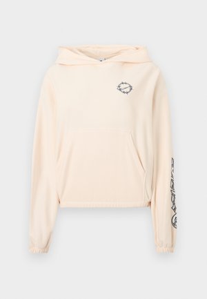 Φωτεινό ροζ cropped hoodie από απαλό ύφασμα. Διαθέτει μπροστινή τσέπη, ρυθμιζόμενο κουκούλι και μαύρη γραφική λεπτομέρεια στο αριστερό μανίκι.