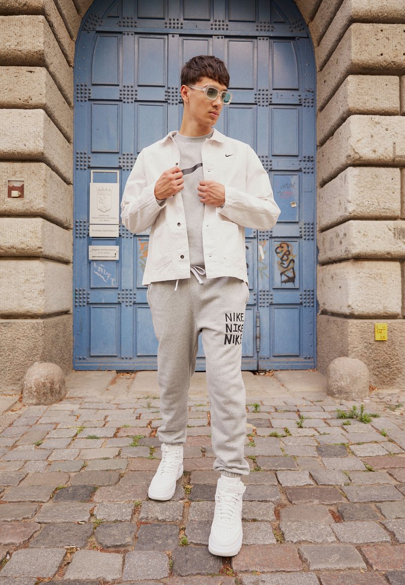 Nike Sportswear CHORE COAT - Chaqueta fina - phantom/black