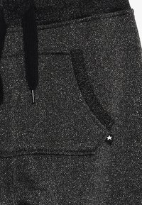 Molo ALIKI - Träningsbyxor - silver/black