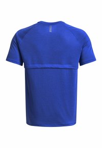 Modré sportovní tričko s krátkými rukávy a texturovaným designem. Zadní část má plnou část s vodorovnými pruhy v oblasti krku.