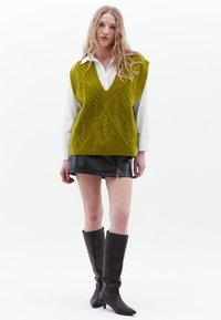 OXXO WITH BRAIDED PATTERN - Top - golden cypress