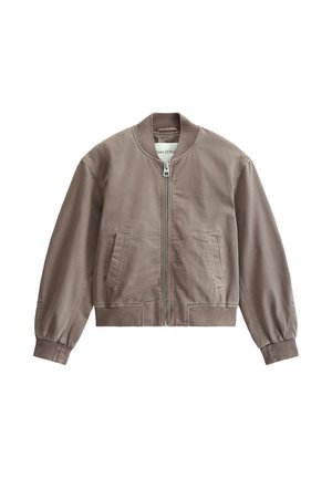 Taupekleurig lichtgewicht bomberjack met een ritssluiting aan de voorkant, een geribbelde kraag, manchetten, zoom en twee schuine steekzakken aan de voorkant.