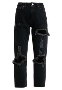 Jeans in denim nero con vita alta, design strappato, grandi aperture sfilacciate sulle ginocchia e leggera scoloritura, caratterizzati da accenti in hardware di rame.
