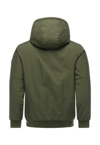 Olive zielona kurtka ocieplana z kapturem, z prążkowanymi mankietami i dolnym wykończeniem. Gładka tekstura i minimalistyczny design, bez widocznych logo czy wzorów.