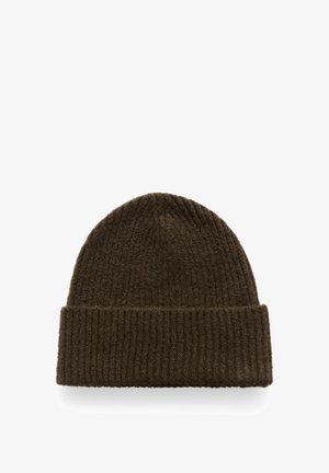 Beanie in maglia marrone scuro realizzato in un morbido tessuto misto lana, caratterizzato da una texture a coste e da un ampio risvolto nella parte inferiore.