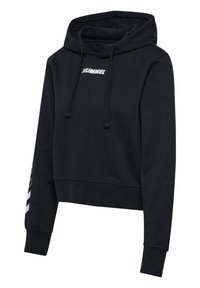 Zwarte cropped hoodie met trekkoorden, "HUMMEL"-logo op de borst en wit chevron-design op de linker mouwboord.