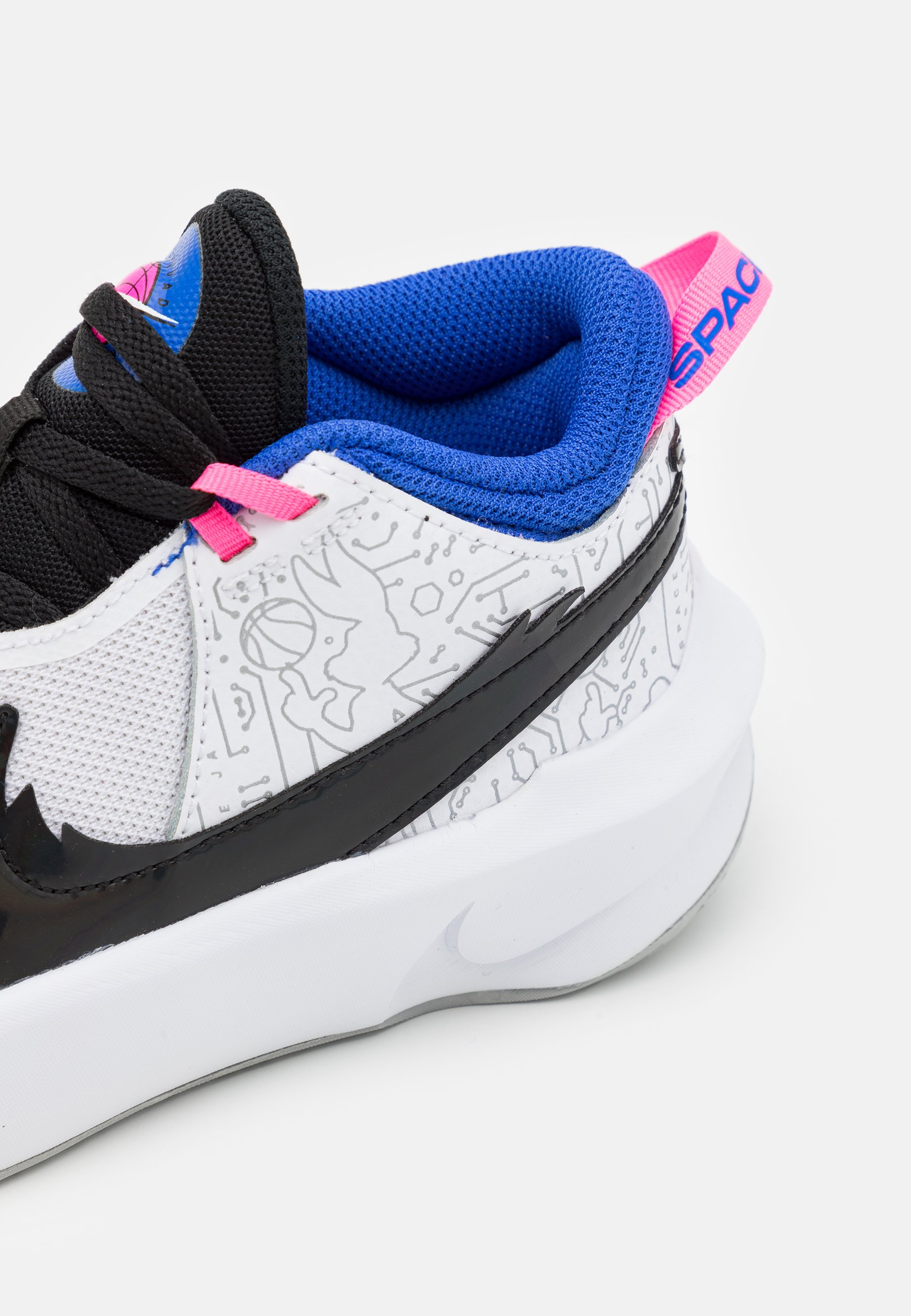 Nike Performance TEAM HUSTLE D 10 SE 
