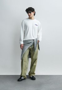 Dsquared2 LOOSE FIT - Top s dlhým rukávom - white