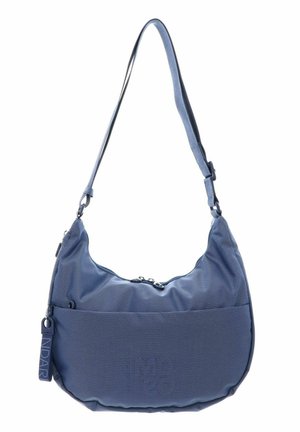 Sac à épaule en tissu bleu avec bandoulière réglable, compartiment principal zippé et poche avant avec une étiquette de marque sur le côté.