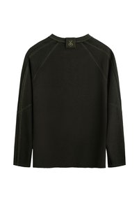 Maglietta a maniche lunghe di colore verde scuro con scollatura rotonda. Presenta maniche raglan e un piccolo etichetta sul retro. Tessuto liscio, design minimale.