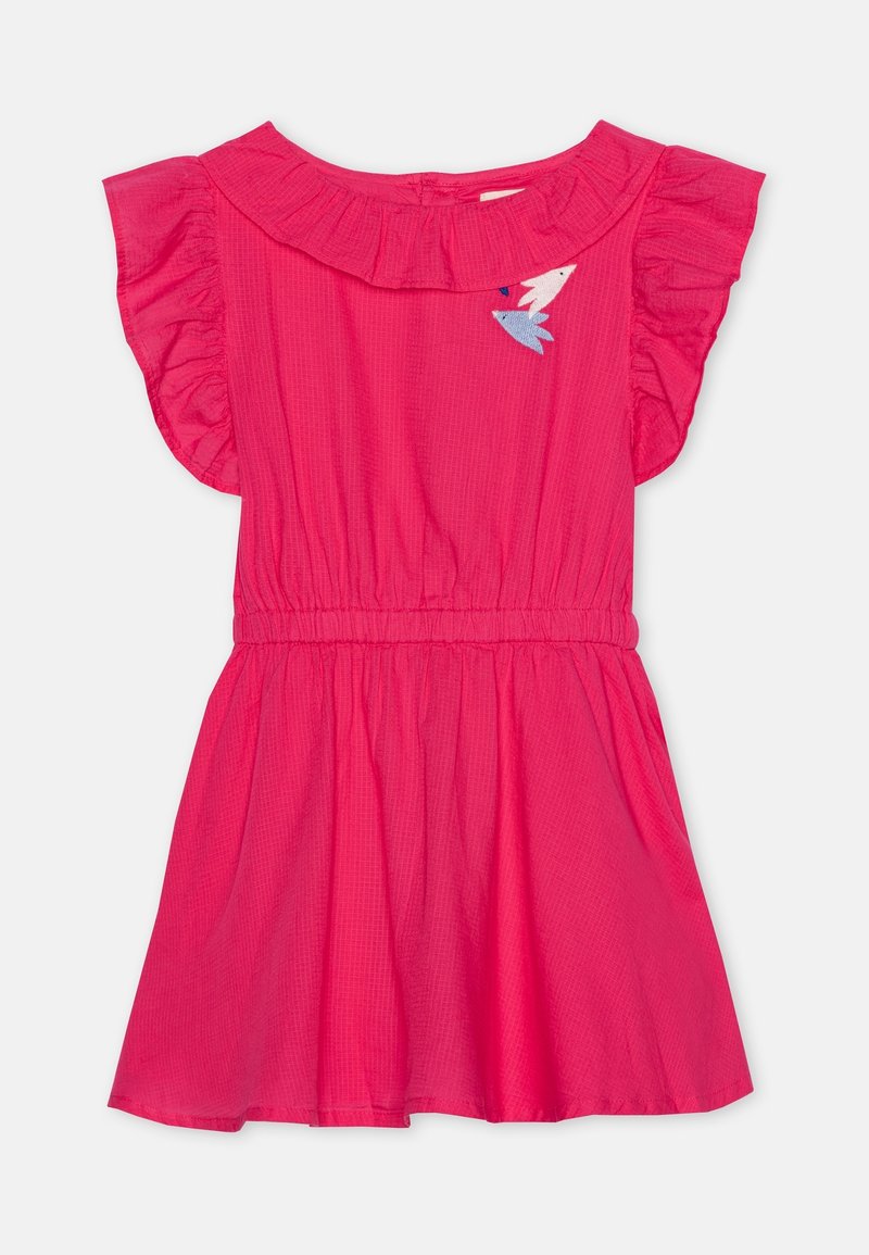 Vaaleanpunainen lyhythihainen mekko, jossa on röyhelökaulus, joustava vyötärö ja kirjailtu lintukuvio. Kevyt kangas, jossa on teksturoitu kuvio.