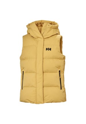 Geel gewatteerd vest met een capuchon, voorzien van een ritssluiting aan de voorkant, twee zijzakken met zwarte ritsen en een zwart logo op de borst.