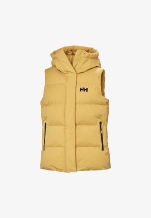 Chaleco acolchado amarillo con capucha, con cremallera al frente, dos bolsillos laterales con cremalleras negras y un logo negro en el pecho.