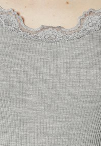 Rosemunde BENITA O NECK - Pitkähihainen paita - grey