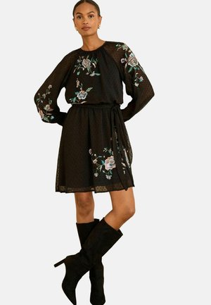 REGULAR FIT - EMBROIDERED DOBBY  - Denné šaty - floral