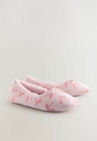 Roze stoffen sloffen met ribbeltextuur, voorzien van een zachte, harige voering en een flamingoprint. Verfraaid met een strik aan de voorkant.