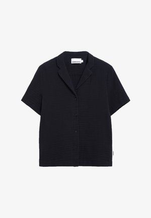 Chemise à manches courtes, bleu marine foncé, avec un devant boutonné, un col en V et un tissu texturé. Elle présente une petite étiquette de marque sur la couture latérale.