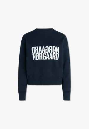 Mads Nørgaard, Bluza