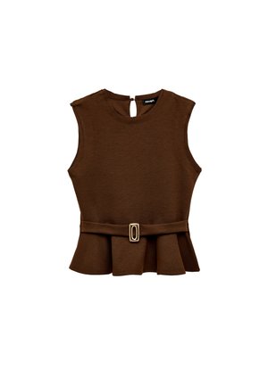 Mouwloze bruine top met ronde hals, peplum zoom, knoopje aan de achterkant met een open sleutelgat en bijpassende riem met gouden rechthoekige gesp.