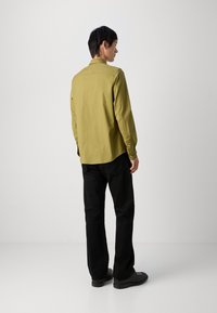 Scotch & Soda SEASONAL ESSENTIALS SOLID SHIRT - Zakelijk overhemd - moss green