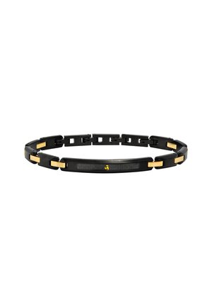 Zwarte armband met rechthoekige schakels, gouden accenten en een gestructureerde matte afwerking. Bevat een opvallend logo op een horizontaal zwart paneel.