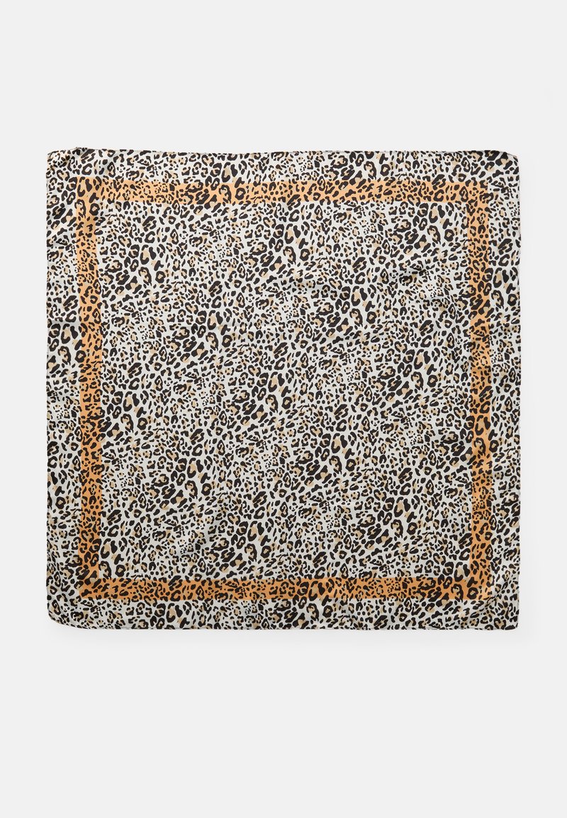 Sjal i leopardmønster med en beige kant, lavet af blødt stof. Har et gentaget dyremønster mod en lys baggrund.