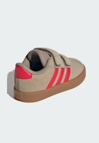 adidas Sportswear VL COURT 3.0 - Obuća za bebe - blanch cargo   pure ruby   gold metallic