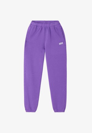 Fialové tepláky s elastickým pásom, dvoma bočnými vreckami a malým bielym logom. Vyrobené z mäkkej látky s hladkou textúrou.