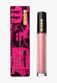 Tubetto di lucidalabbra rosa con cappuccio nero accanto a una scatola rosa e nera abbinata, caratterizzata da un'illustrazione grafica del volto e accenti in oro a rilievo per il logo.