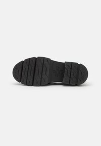 Tamaris Slipper - black