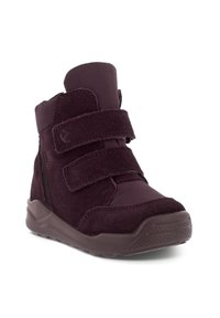 Mørk lilla high-top sneakers med to brede velcro-stropper og struktureret gummisål, vinklede for at vise front- og sidedetaljer.