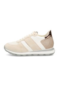 Sneaker beige e bianca con pannelli in suede e rete, lacci bianchi, patch glitterato sul tallone e linguetta in rosa gold metallico su suola grigia.