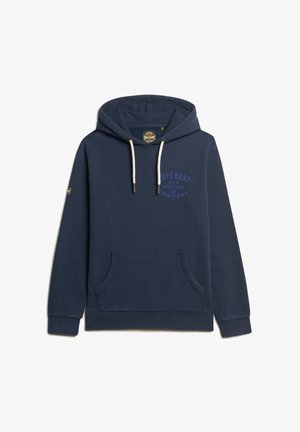 Felpa blu navy realizzata in tessuto morbido, con tasca a marsupio, cappuccio con cordino e logo "Superdry" in rilievo sul davanti.
