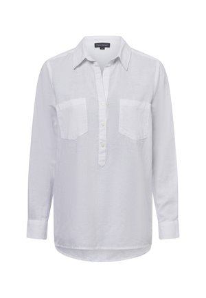 Witte lange mouw overhemd van lichte stof, met een kraag, twee borstzakken, en een knoopsluiting.