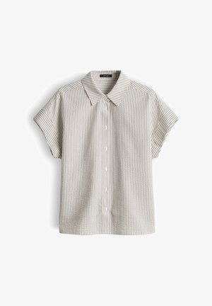 Beige overhemd met korte mouwen met dunne verticale grijze strepen, knopen aan de voorkant en een puntige kraag.