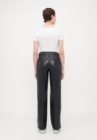 ONLY Tall ONLSMOOTH WIDE  - Broek - black