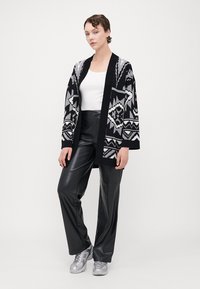 ONLY Tall ONLFRIDA LIFE OPEN - Cardigan - black/ultimate grey/birch