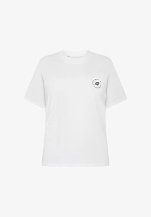 Witte katoenen t-shirt met een ronde hals en korte mouwen. Voorzien van een klein zwart grafisch logo op de linkerborst.