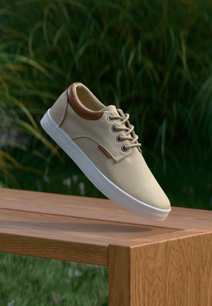 Pier One Sportbačiai - beige