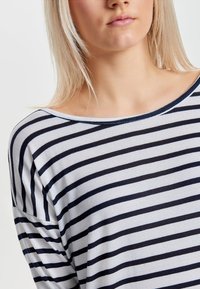 ONLY ONLELCOS AOP JRS NOOS - Pitkähihainen paita - white/black
