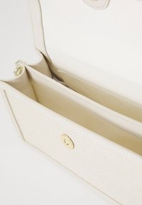 Ted Baker AUDRIS ROSE HARDWARE ELONGATED BAG - Käsilaukku - ecru