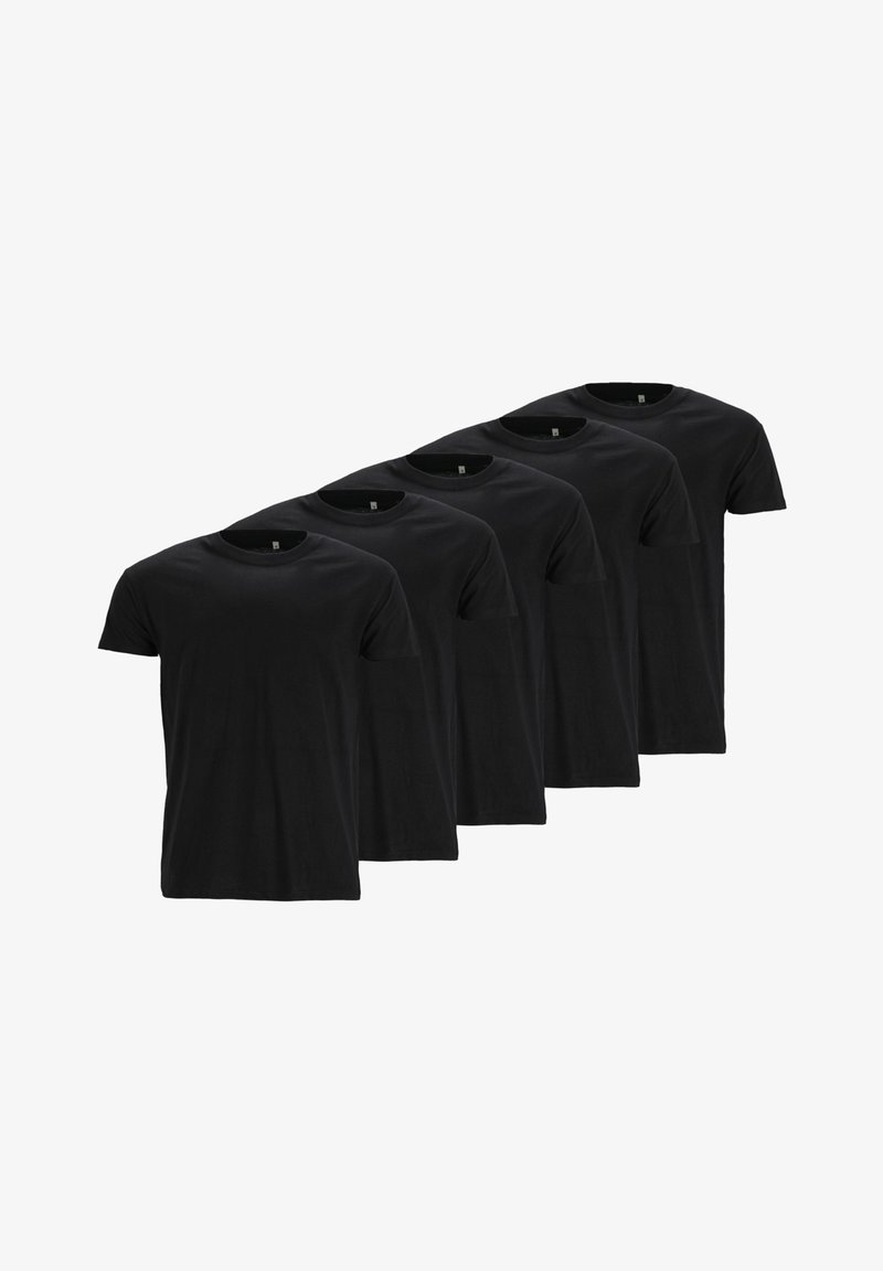 Fem sorte bomulds t-shirts, korte ærmer, rund hals, ensartet design, glat tekstur, jævnt justeret ved siden af hinanden.