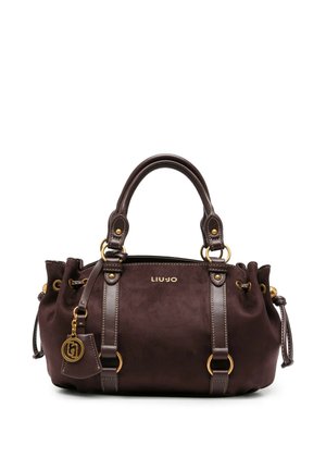Bolso de mano Liu Jo de color marrón oscuro con doble asa, detalles metálicos dorados, charm con el logo y detalles de cordón lateral sobre fondo blanco.