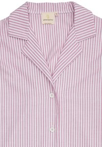 Camicia da pigiama con bottoni in rosa chiaro e bianche righe verticali. Presenta un colletto a scoprire e due bottoni bianchi. Realizzata in tessuto morbido.