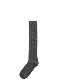 Calcetines grises hasta la rodilla con textura de canalé vertical, hechos de un material suave. Presentan puntera y talón reforzados para mayor durabilidad.