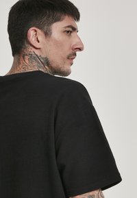 Urban Classics Jednoduché tričko - black