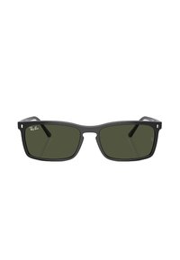Occhiali da sole neri rettangolari con lenti verde scuro. Presentano un design piatto e piccoli accenti metallici vicino alle tempie. Mostrano il logo del marchio.