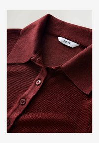 Unselected, burgundy