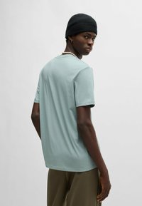 HUGO DULIVE - T-shirts print - open grey fourteen